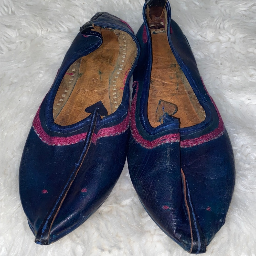Fabindia Navy Leather Majari Jutti Slip-Ons with Fuchsia Stitching